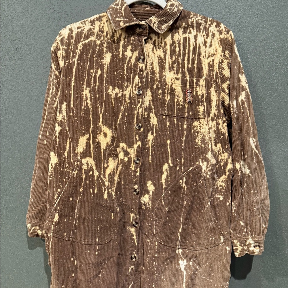 Light brown corduroy jacket with cool pockets and bleach design
